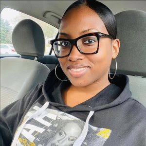 Meet your Posher, Kenisha